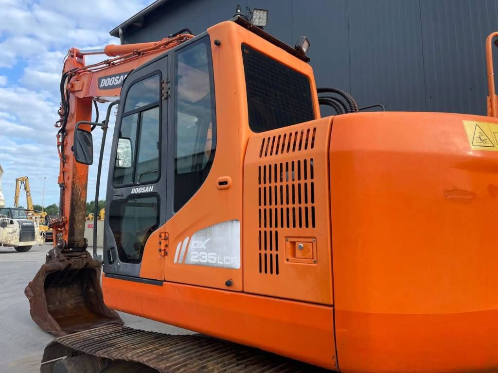 Doosan DX235LCR