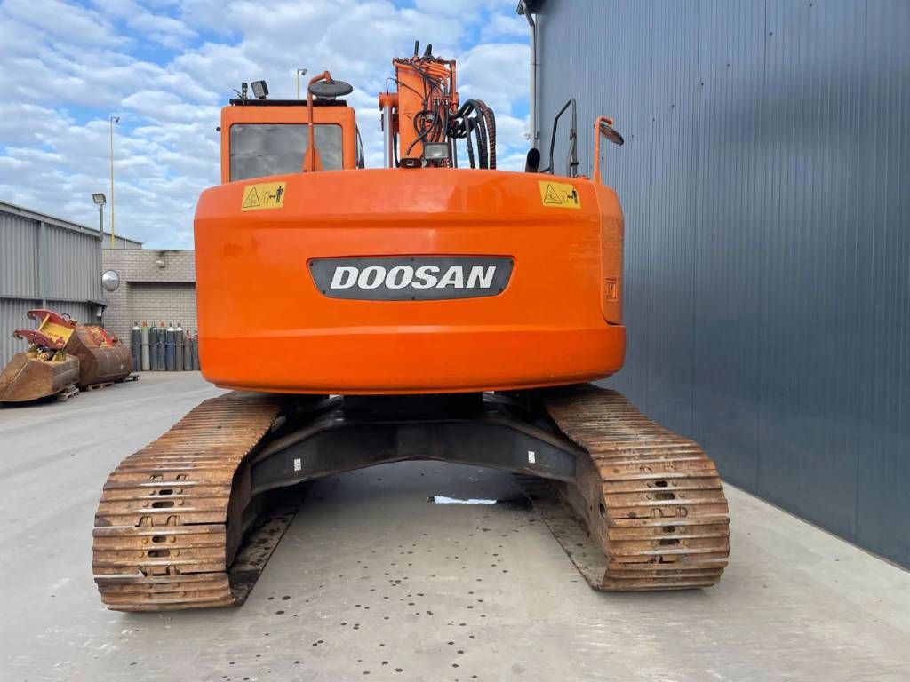Doosan DX235LCR