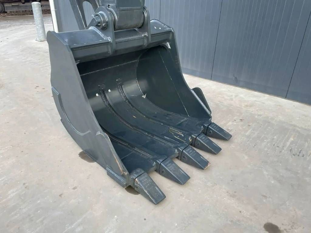 Hyundai R215L