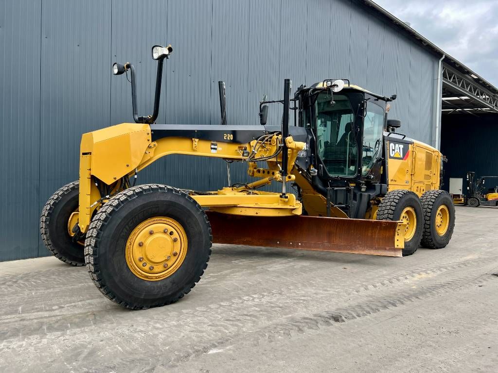 CAT 140M2 AWD