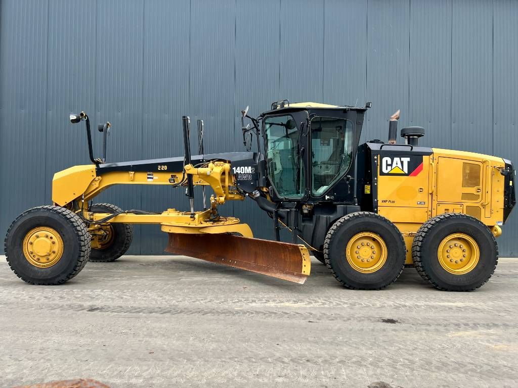 CAT 140M2 AWD