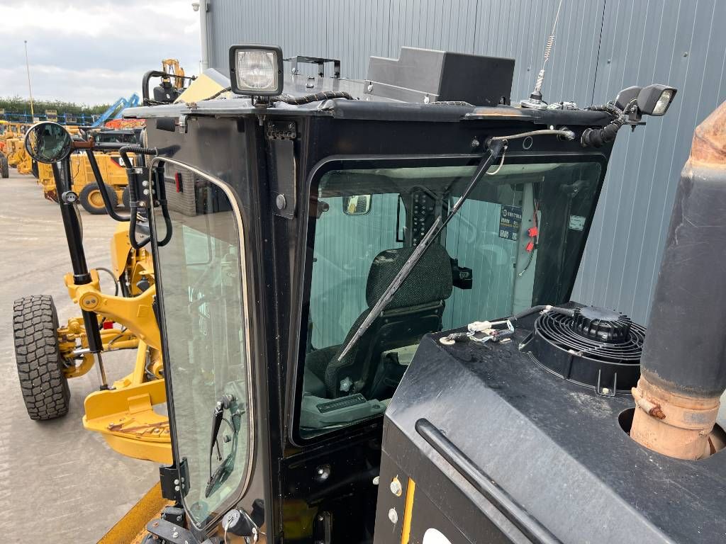 CAT 140M2 AWD