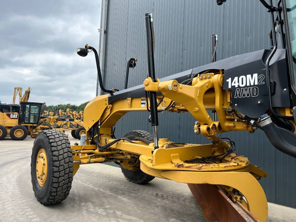 CAT 140M2 AWD
