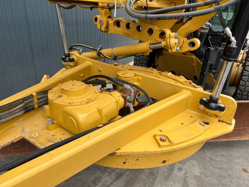 CAT 140M2 AWD
