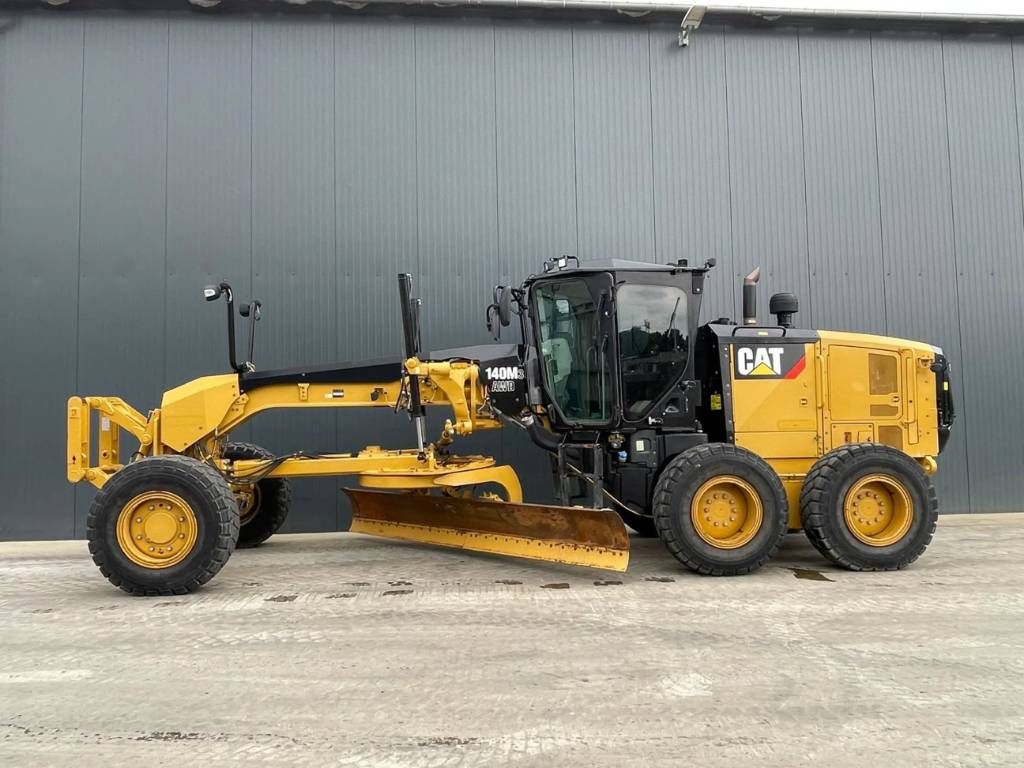 CAT 140M3 AWD