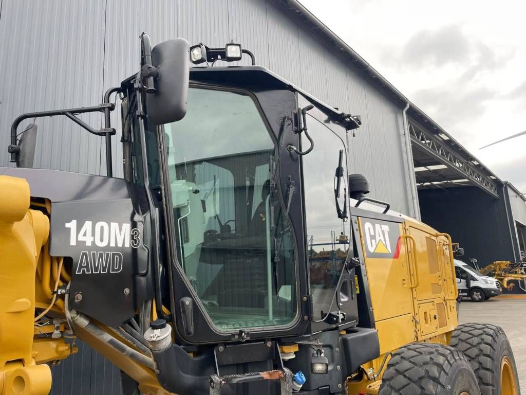 CAT 140M3 AWD