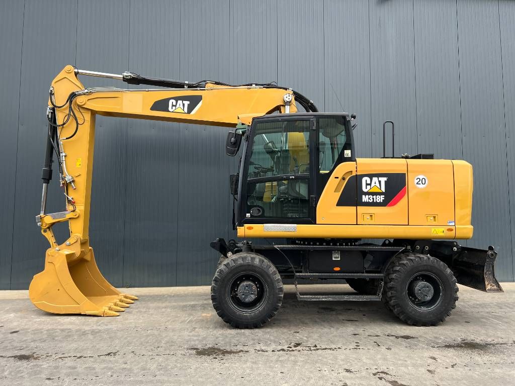 CAT M318F - Extremely Nice Condition