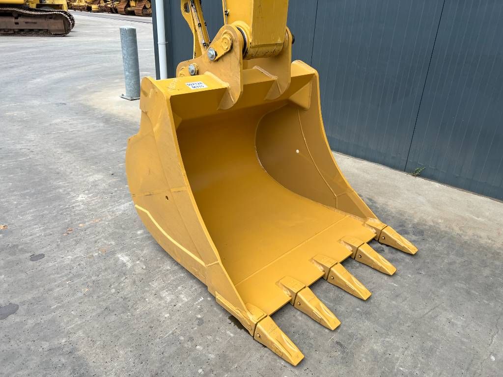 CAT M318F - Extremely Nice Condition