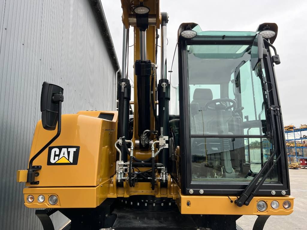 CAT M318F - Extremely Nice Condition