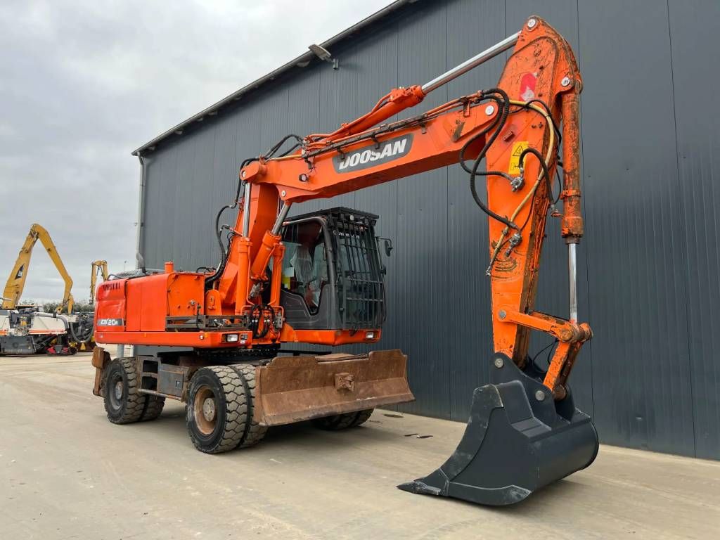 Doosan DX210W