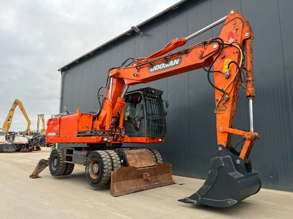 Doosan DX210W