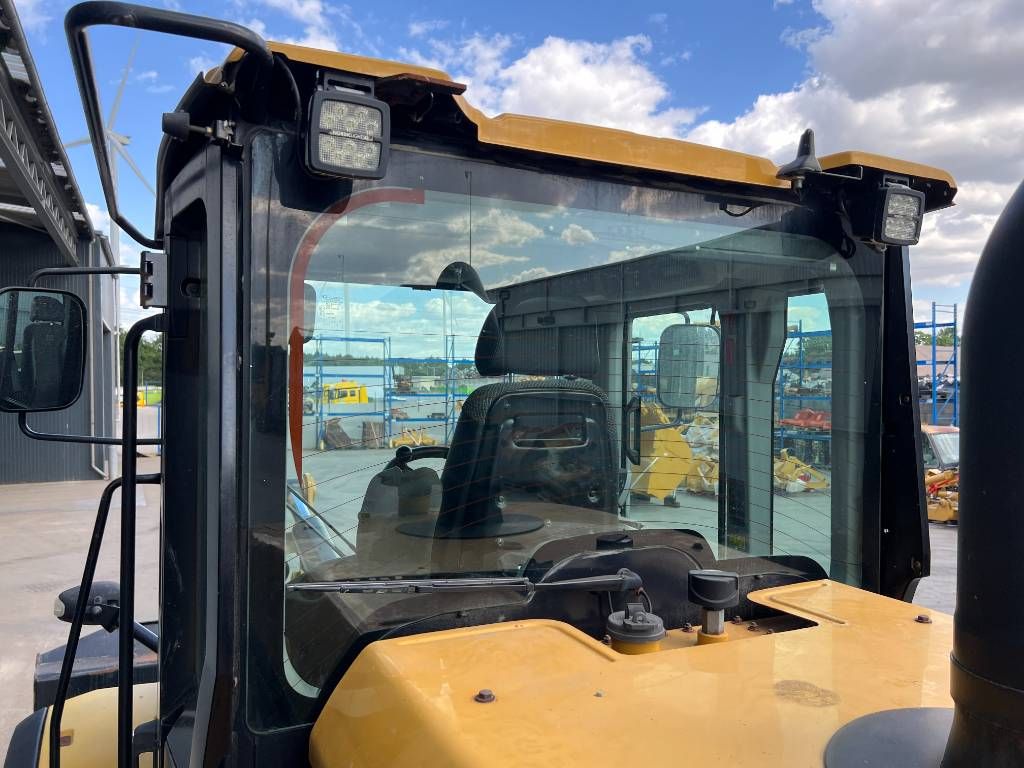 CAT 930K