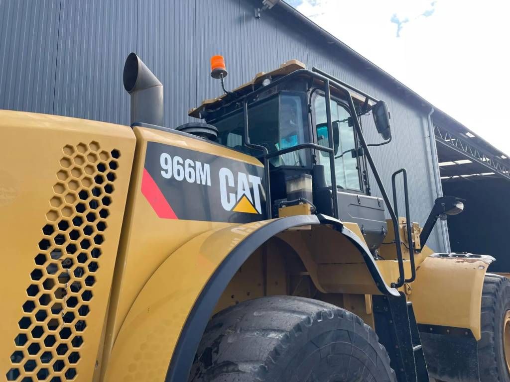 CAT 966M
