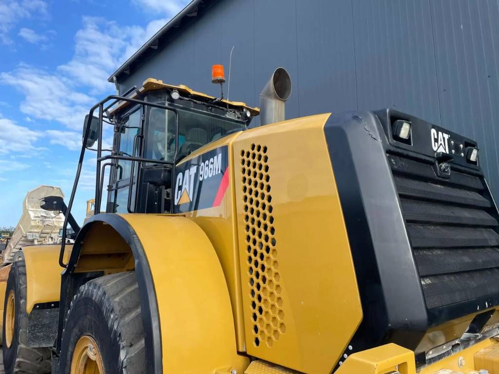 CAT 966M