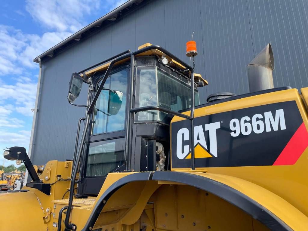 CAT 966M