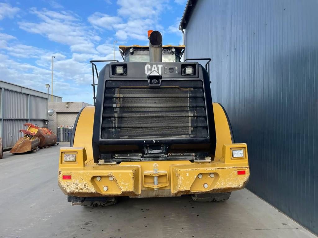 CAT 966M