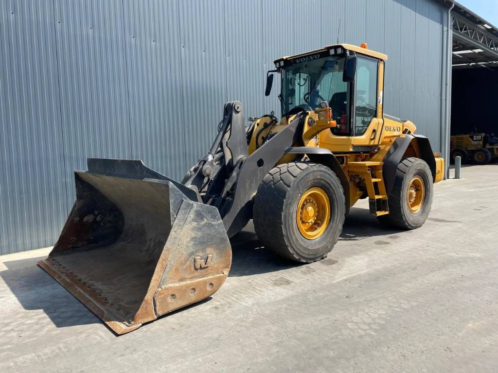 Volvo L90F - 3rd valve