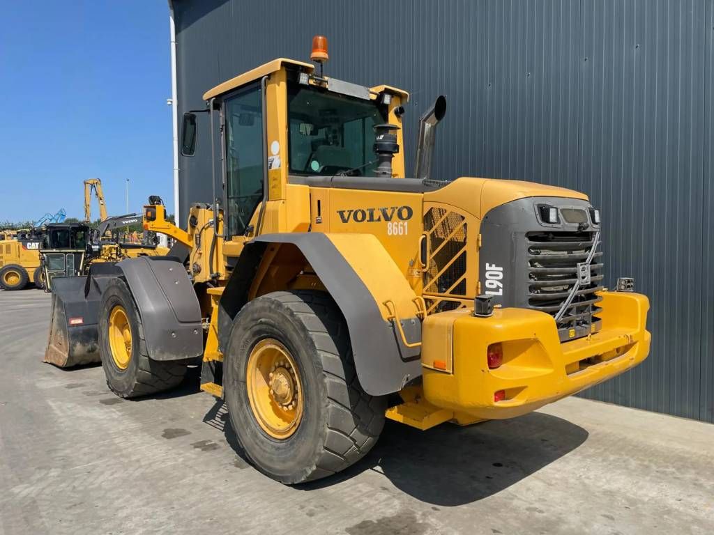 Volvo L90F - 3rd valve