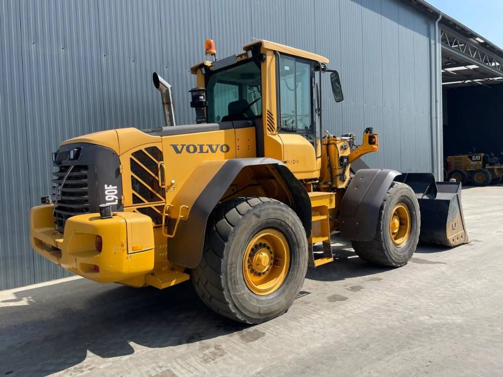 Volvo L90F - 3rd valve