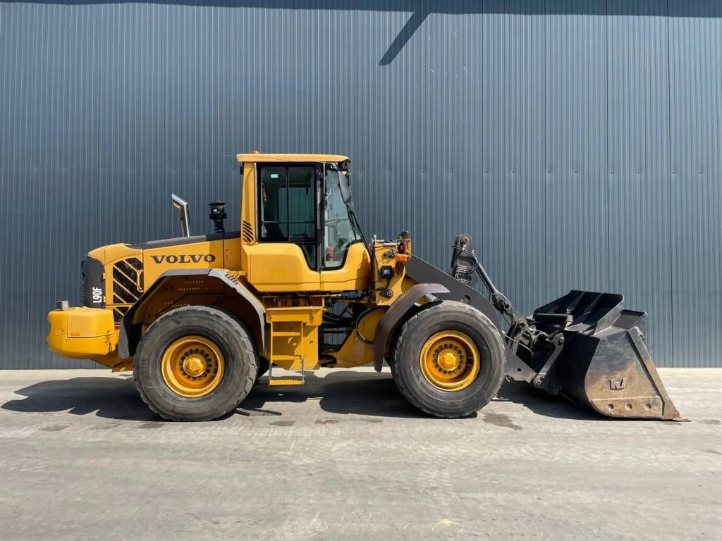Volvo L90F - 3rd valve