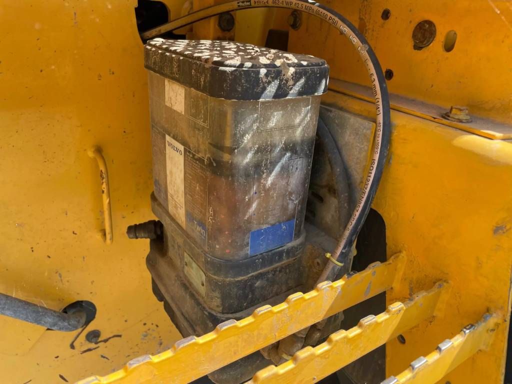 Volvo L90F - 3rd valve