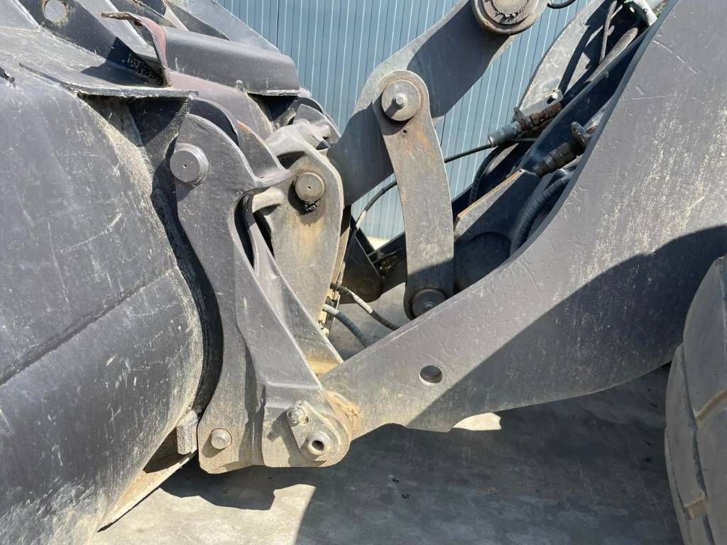 Volvo L90F - 3rd valve