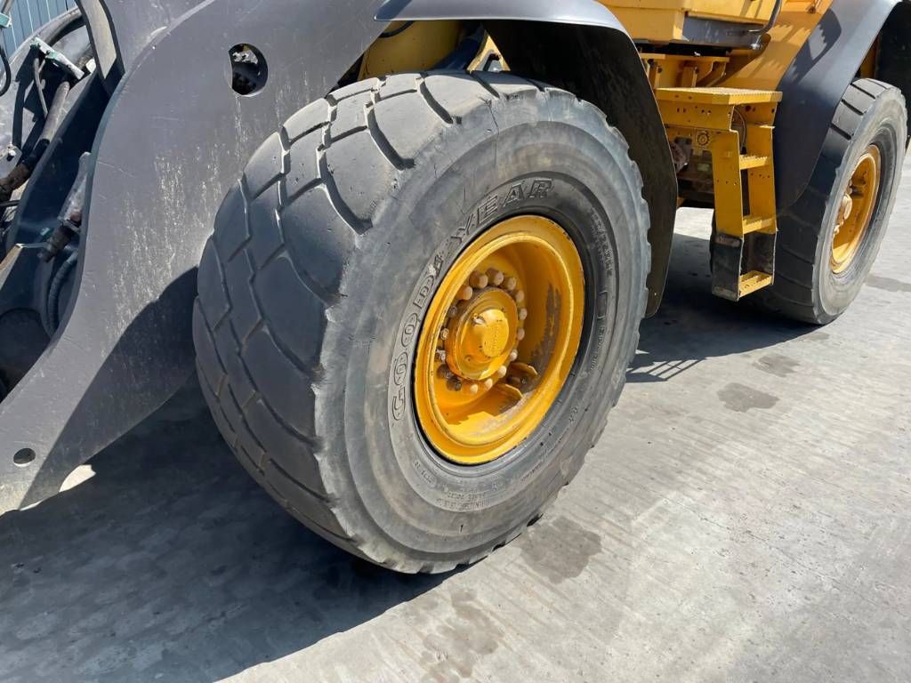 Volvo L90F - 3rd valve
