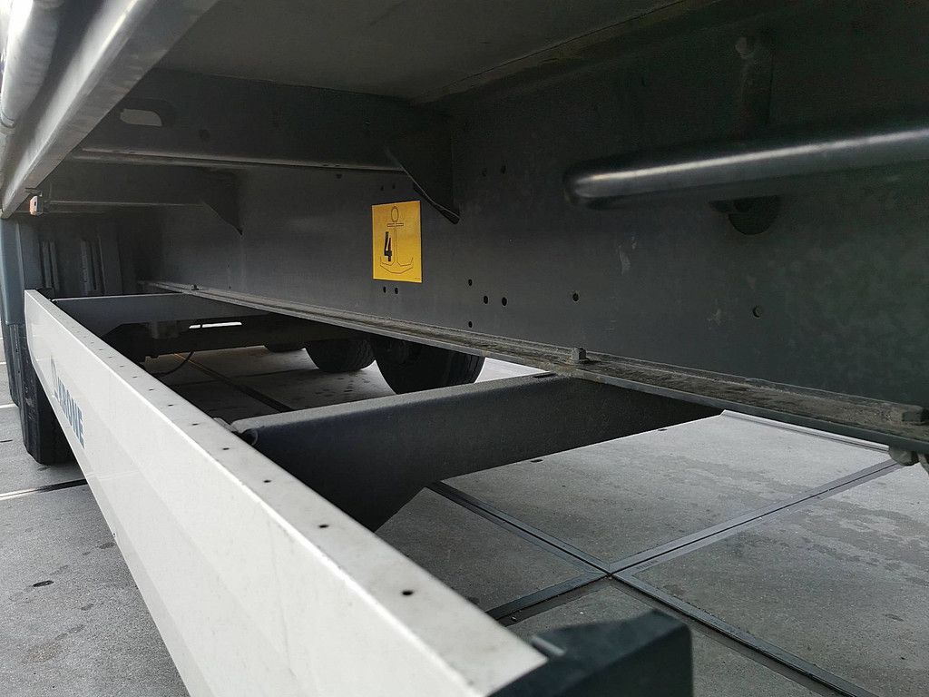 KRONE SDP 02 bär 2 tons taillift