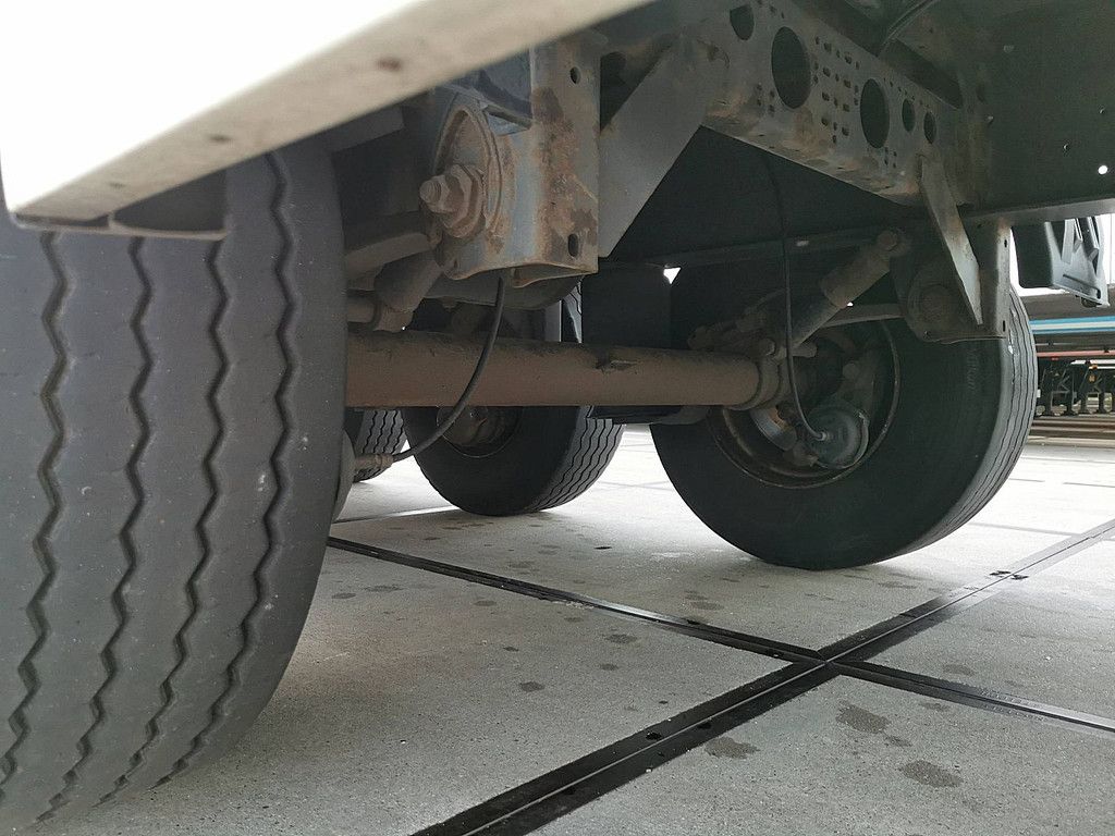 KRONE SDP 02 bär 2 tons taillift