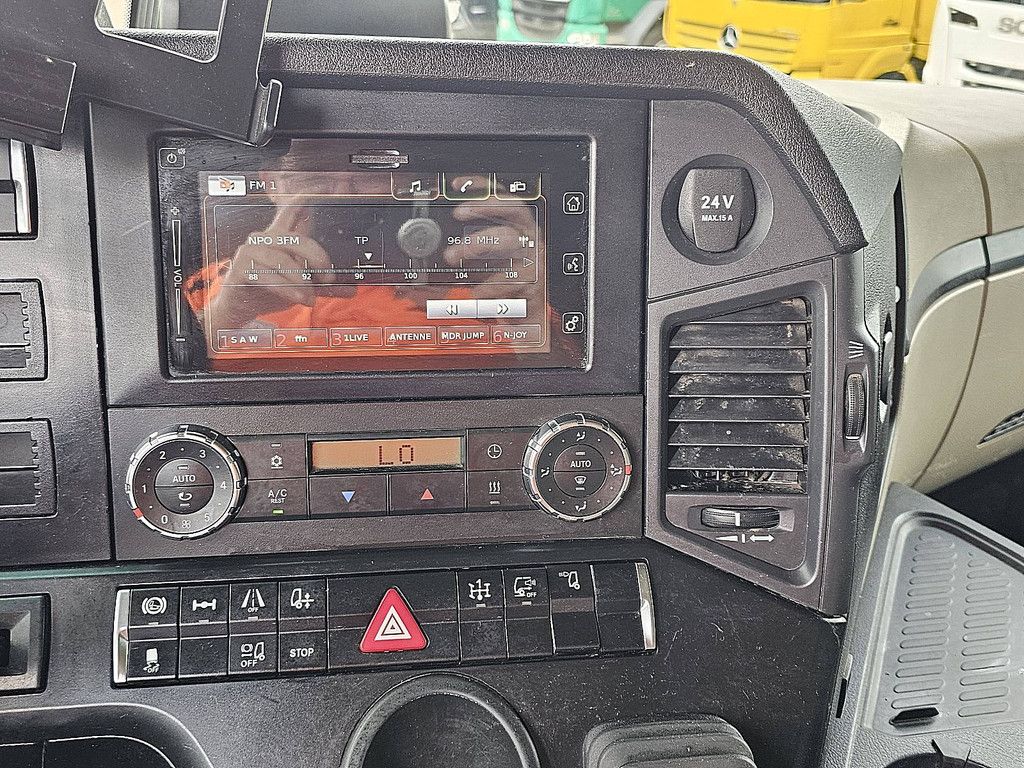 MERCEDES-BENZ ACTROS 1843