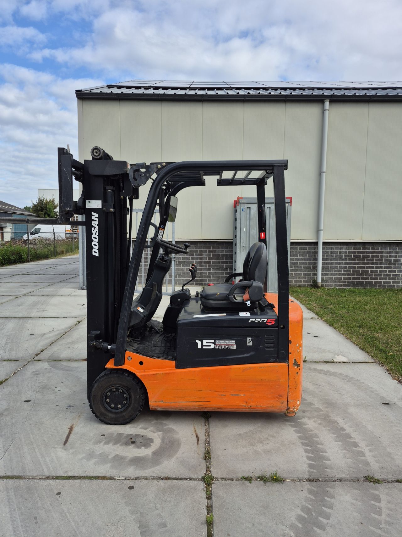 Doosan B15T-5 bj 2014 triplex sideshift 2452 uur accu 2020