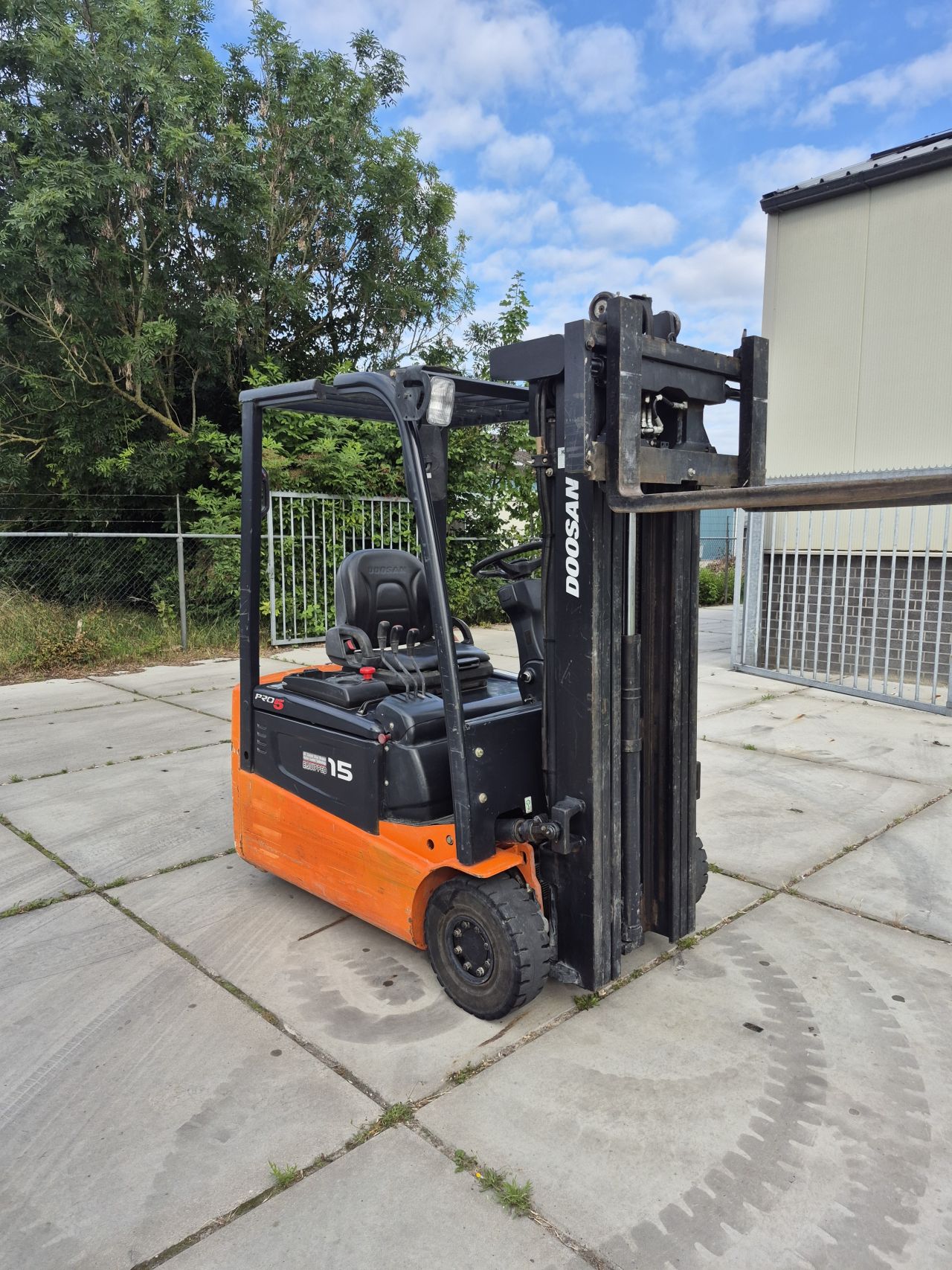 Doosan B15T-5 bj 2014 triplex sideshift 2452 uur accu 2020