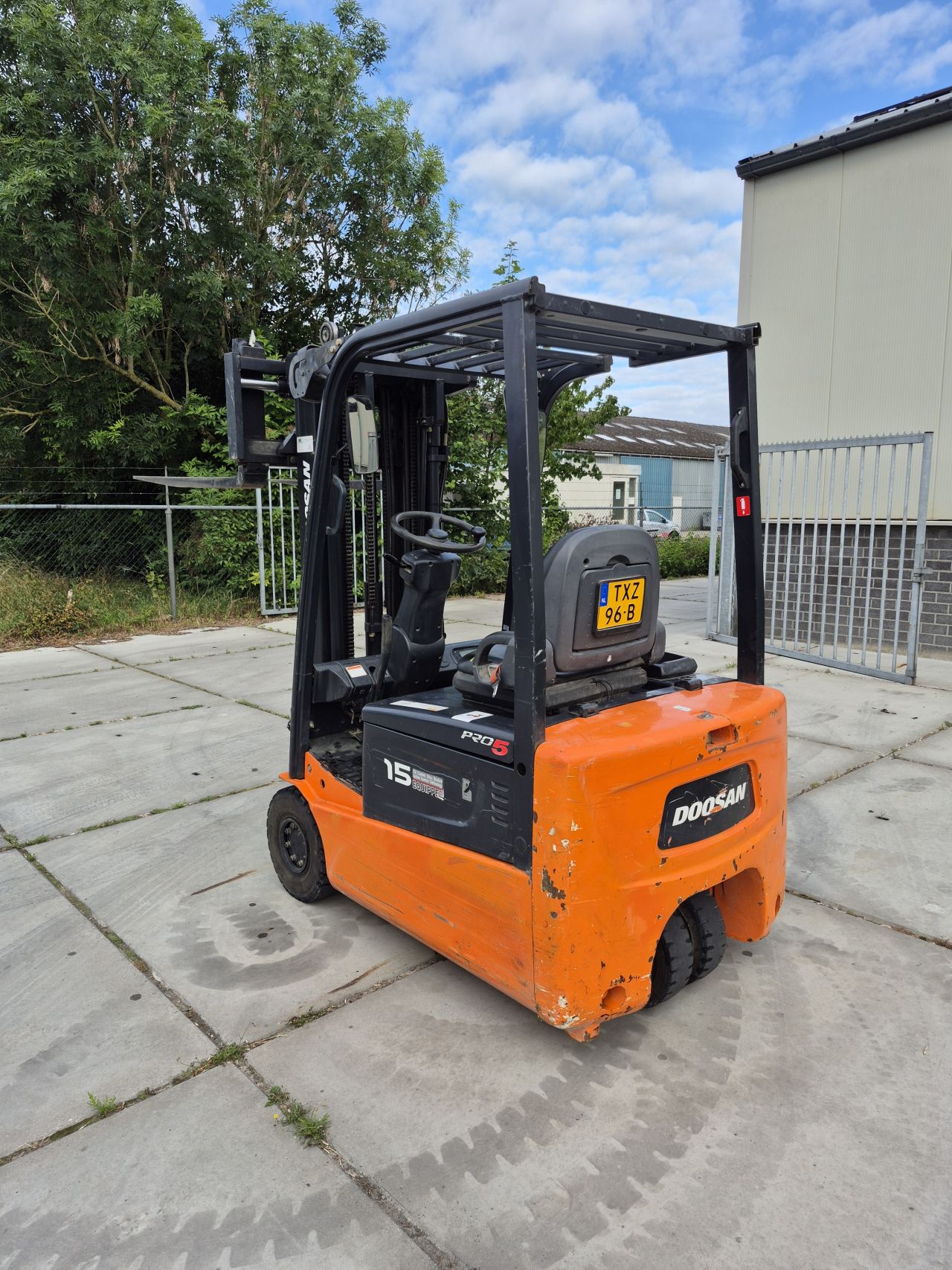 Doosan B15T-5 bj 2014 triplex sideshift 2452 uur accu 2020