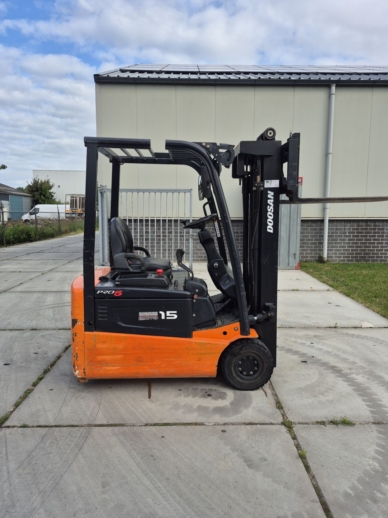Doosan B15T-5 bj 2014 triplex sideshift 2452 uur accu 2020