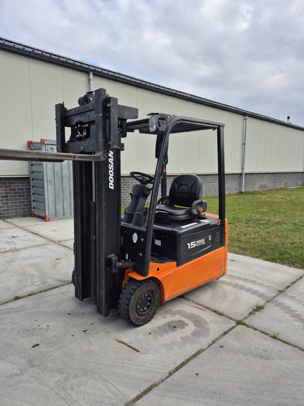Doosan B15T-5 bj 2014 triplex sideshift 2452 uur accu 2020
