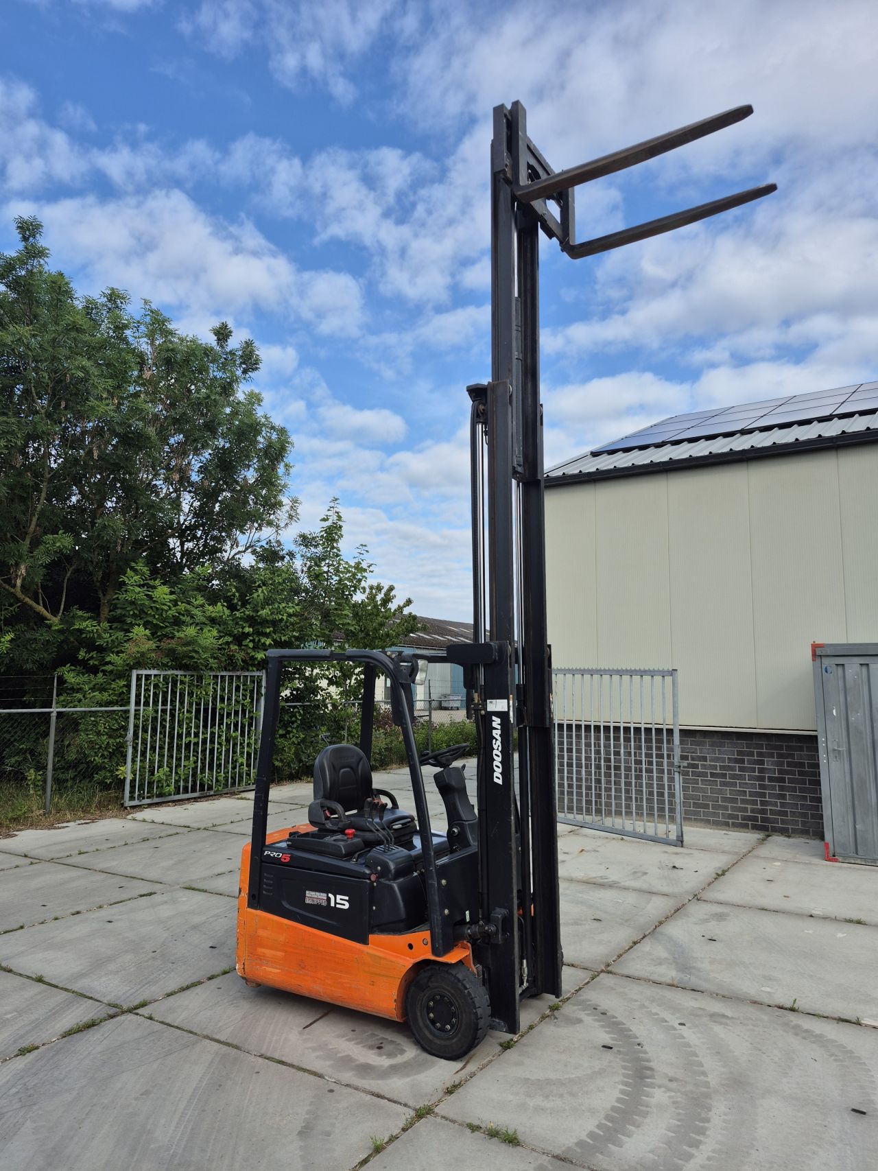 Doosan B15T-5 bj 2014 triplex sideshift 2452 uur accu 2020