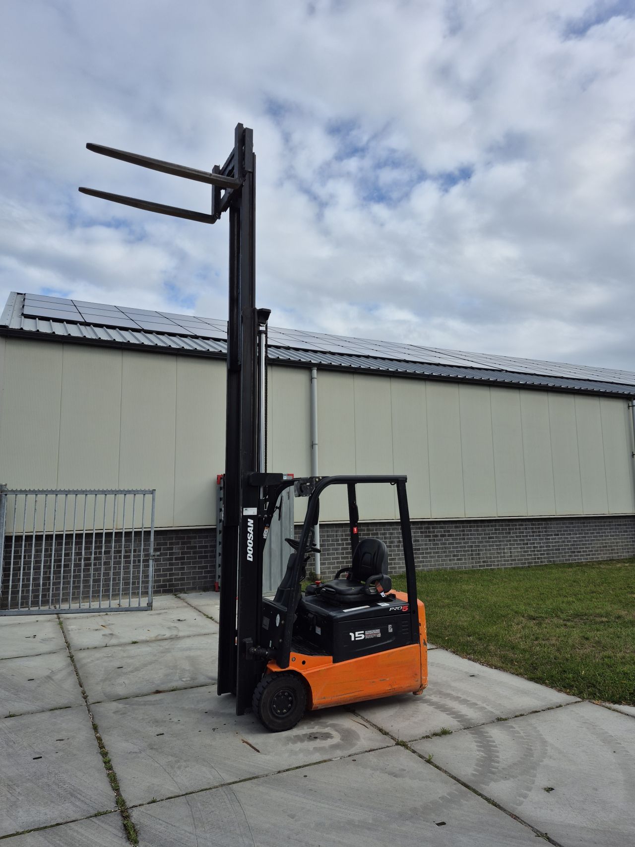 Doosan B15T-5 bj 2014 triplex sideshift 2452 uur accu 2020