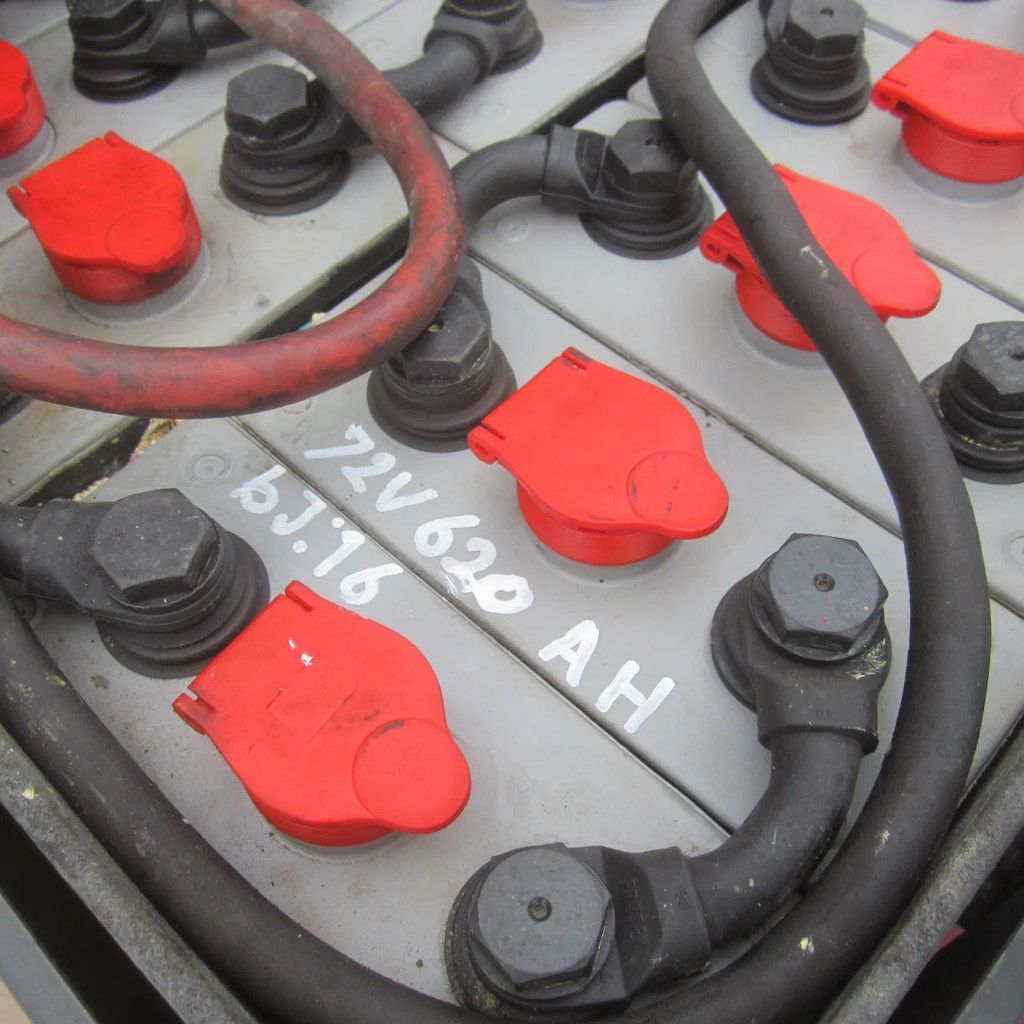 Nichiyu FPC25PN, elek., triplomast, side shift.