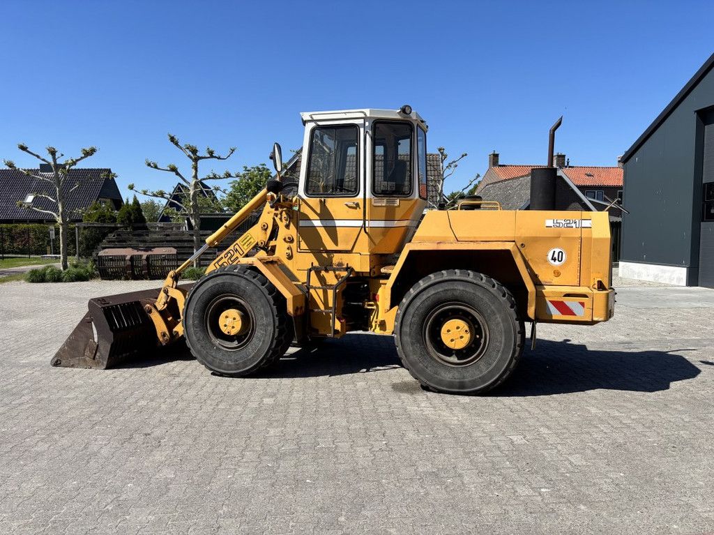 Liebherr L521 met Puin-Bak. Extra hydr functies.