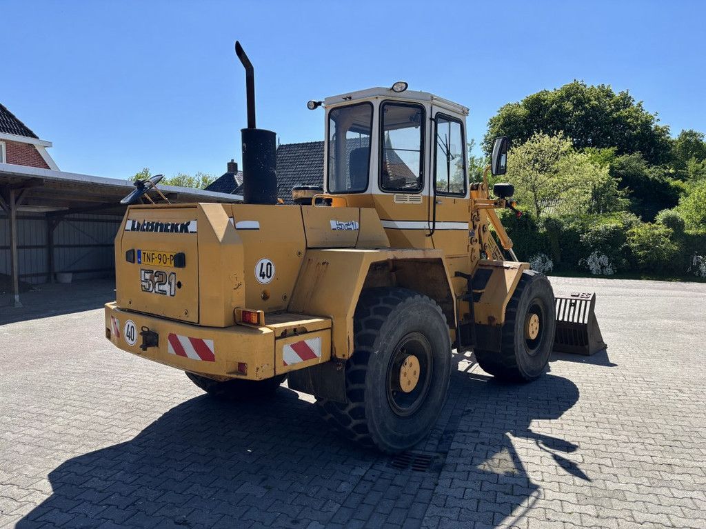 Liebherr L521 met Puin-Bak. Extra hydr functies.