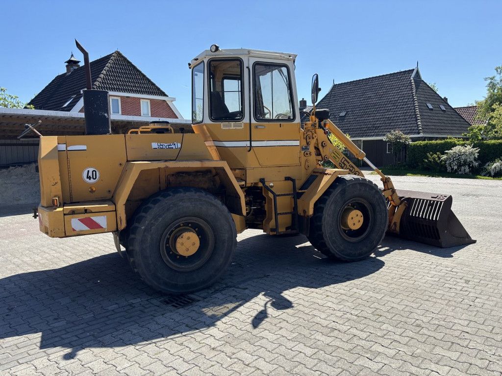Liebherr L521 met Puin-Bak. Extra hydr functies.