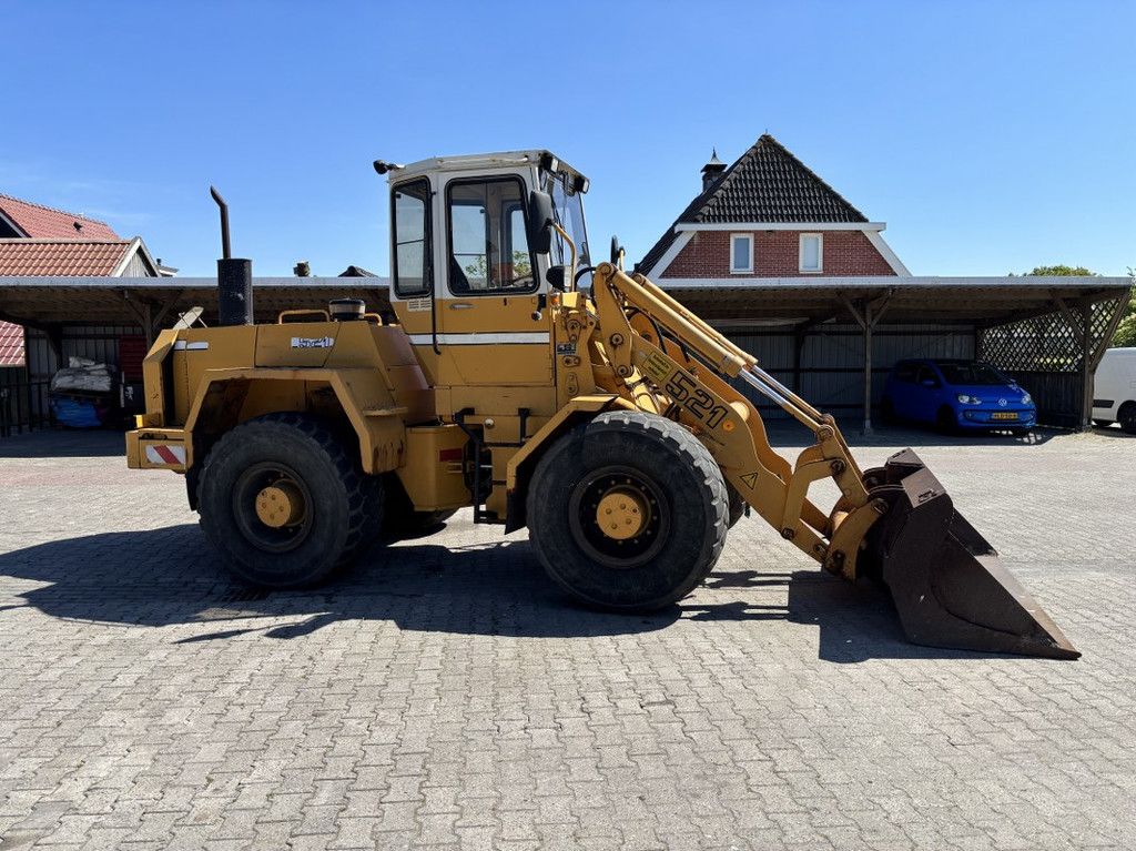 Liebherr L521 met Puin-Bak. Extra hydr functies.
