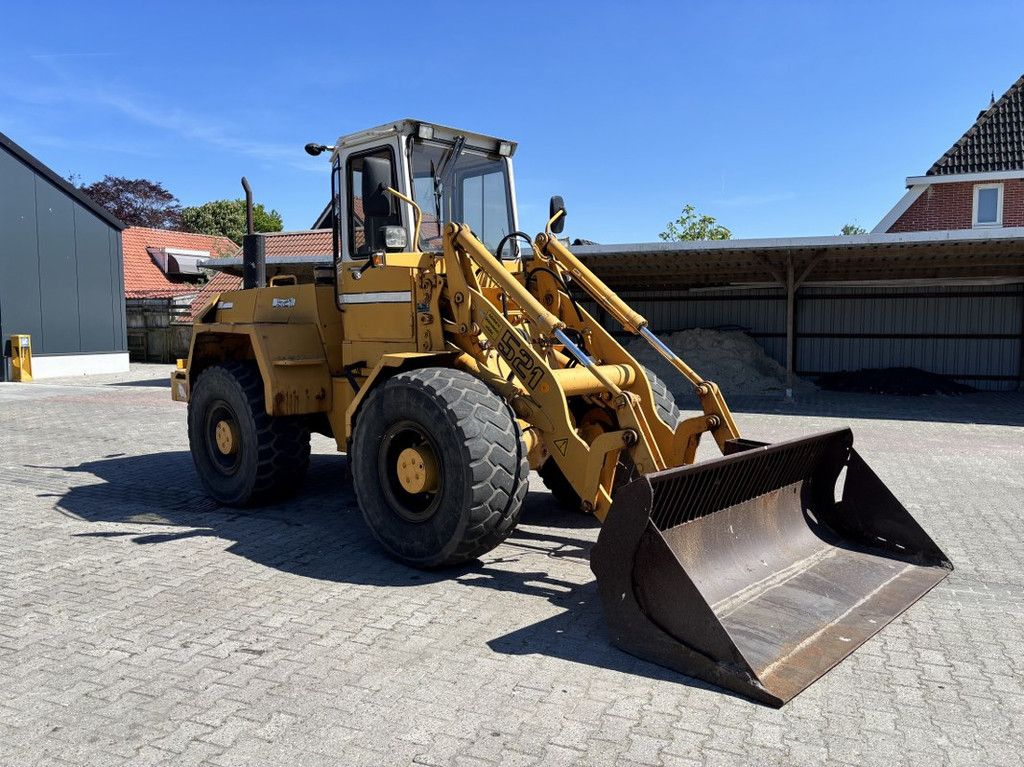Liebherr L521 met Puin-Bak. Extra hydr functies.