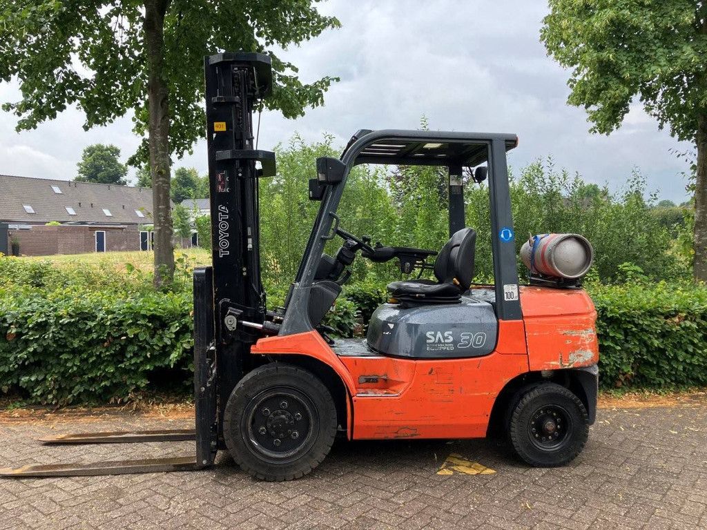 Gabelstapler Toyota 02-7FGF30 Treibgas 3000kg 5,5m 2005