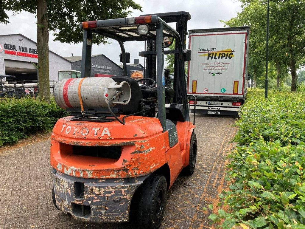 Gabelstapler Toyota 02-7FGF30 Treibgas 3000kg 5,5m 2005