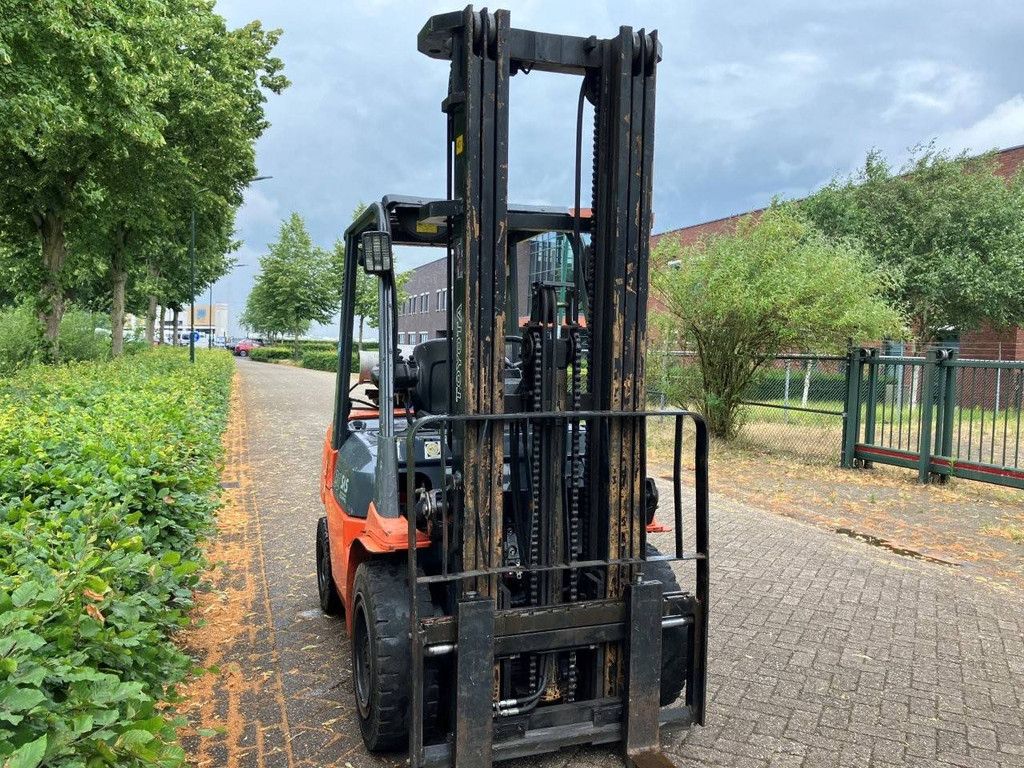 Gabelstapler Toyota 02-7FGF30 Treibgas 3000kg 5,5m 2005