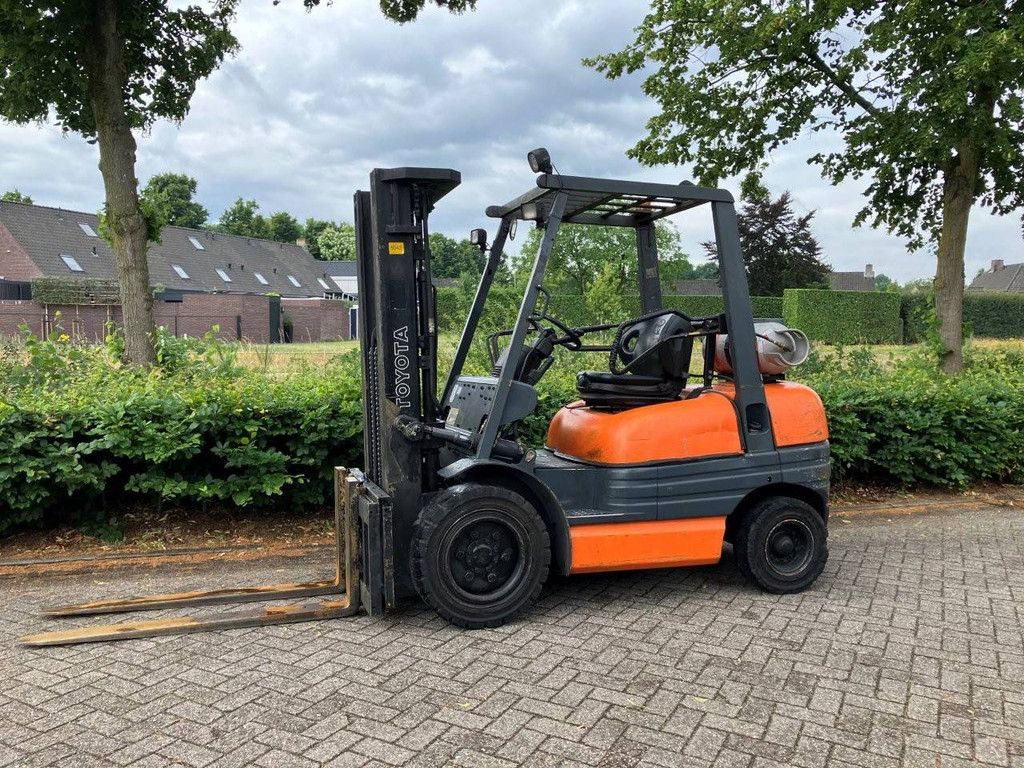 Heftruck Toyota 02-6FGF-30 LPG 2750kg 3.3m 1994
