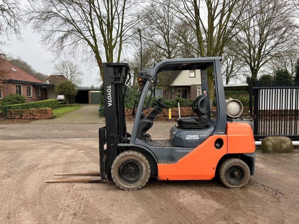 Gabelstapler Toyota 8FG25 Treibgas 2170kg 4,5m 2010