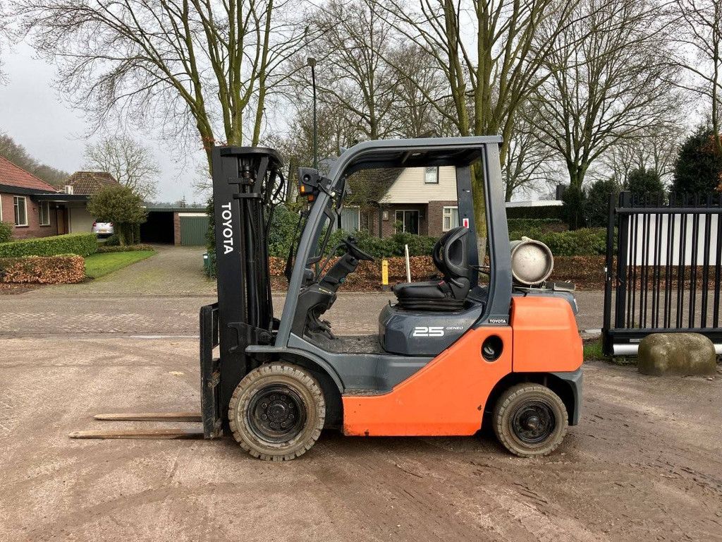 Gabelstapler Toyota 8FG25 Treibgas 2170kg 4,5m 2010