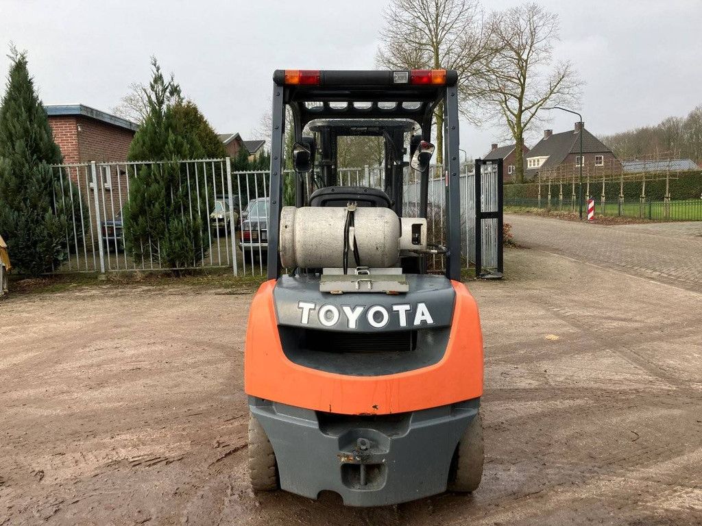 Gabelstapler Toyota 8FG25 Treibgas 2170kg 4,5m 2010